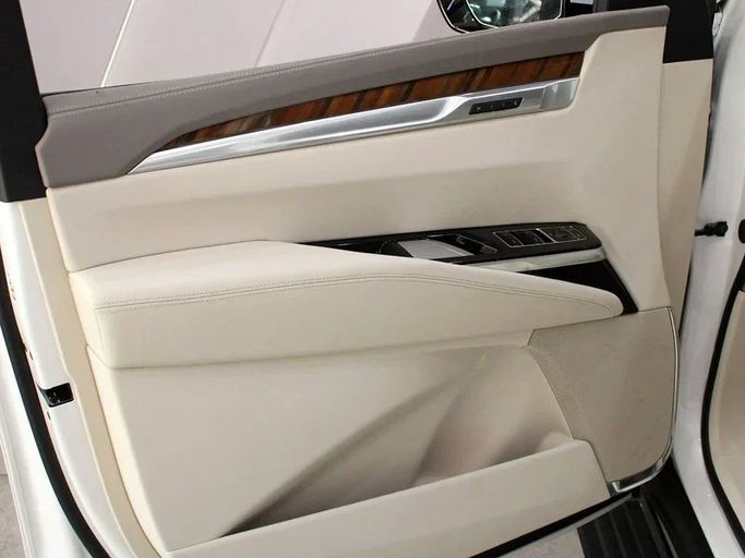 Новый Cadillac Escalade ESV V Рестайлинг, 6.2 л, 2025 в Дубае от Hot Wheel Used Motors Белый цвет. Other | AUTO.AE