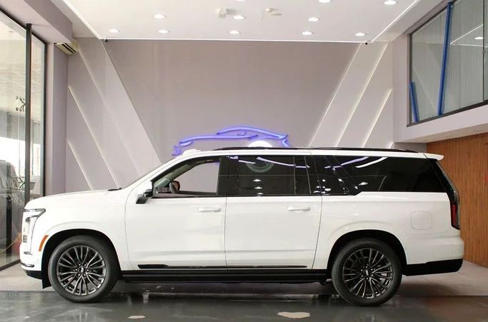 Новый Cadillac Escalade ESV V Рестайлинг, 6.2 л, 2025 в Дубае от Hot Wheel Used Motors Белый цвет. Other | AUTO.AE