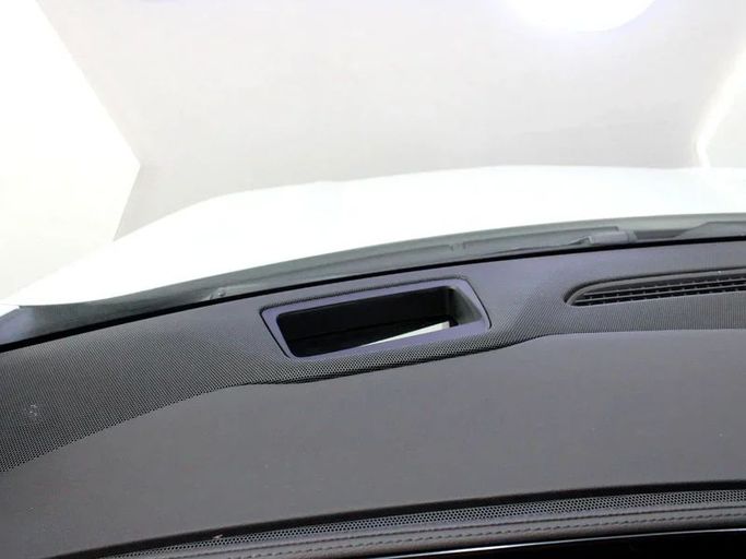 Подержанный Cadillac Escalade V, 6.2 л, 2024 в Дубае от Hot Wheel Used Motors Белый цвет. Other | AUTO.AE