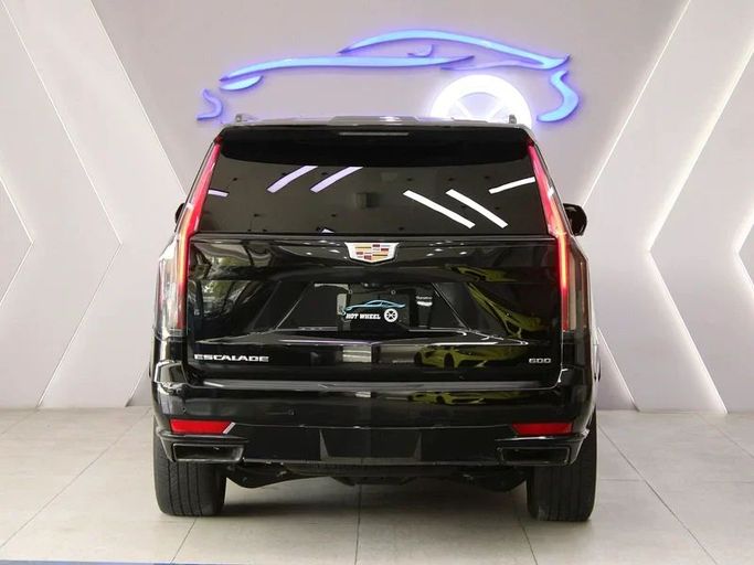 Подержанный Cadillac Escalade V, 6.2 л, 2023 в Дубае от Hot Wheel Used Motors Черный цвет. Other | AUTO.AE