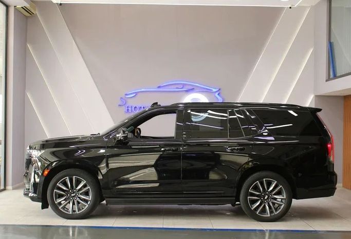 Подержанный Cadillac Escalade V, 6.2 л, 2023 в Дубае от Hot Wheel Used Motors Черный цвет. Other | AUTO.AE