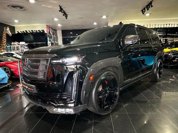 Подержанный Cadillac Escalade V, 6.2 л, 2022 в Дубае от Top Line Motors Черный цвет. GCC | AUTO.AE