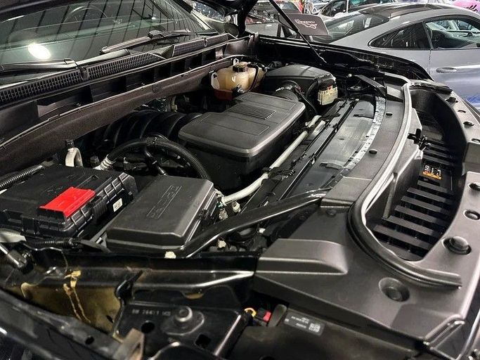 Подержанный Cadillac Escalade V, 6.2 л, 2022 в Дубае от Top Line Motors Черный цвет. GCC | AUTO.AE