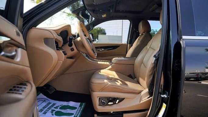 Подержанный Cadillac Escalade IV, 6.2 л, 2020 в Дубае от Simurgh Cars Черный цвет. GCC | AUTO.AE