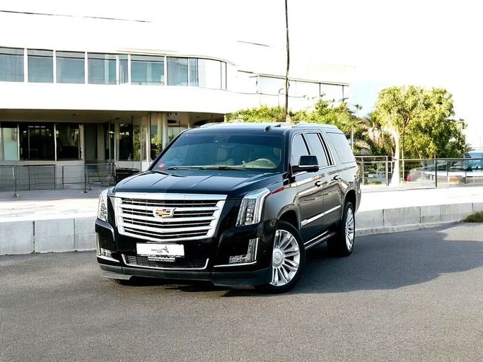 Подержанный Cadillac Escalade IV, 6.2 л, 2019 в Дубае от Andaleeb Cars Черный цвет. GCC | AUTO.AE