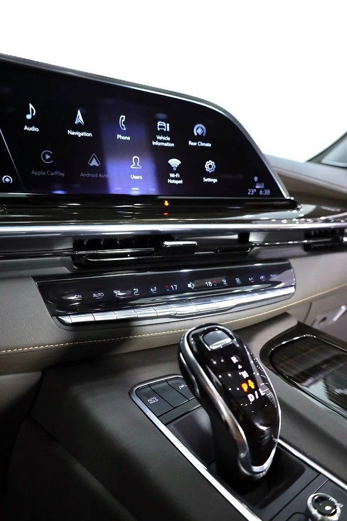 Подержанный Cadillac Escalade V, 6.2 л, 2022 в Дубае от Al Faris Motors Черный цвет. GCC | AUTO.AE