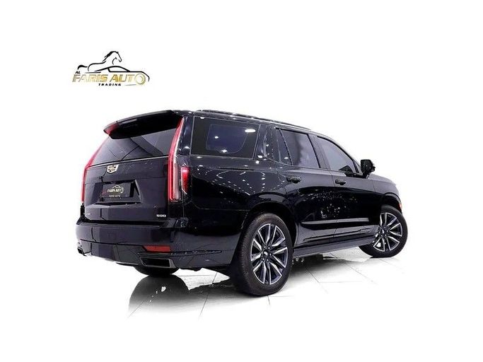 Подержанный Cadillac Escalade V, 6.2 л, 2022 в Дубае от Al Faris Motors Черный цвет. GCC | AUTO.AE