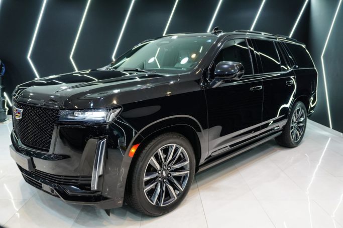 Подержанный Cadillac Escalade V, 6.2 л, 2021 в Дубае от Sanam Cars Черный цвет. GCC | AUTO.AE