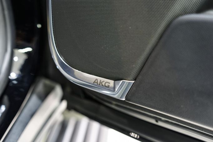 Подержанный Cadillac Escalade V, 6.2 л, 2021 в Дубае от Sanam Cars Черный цвет. GCC | AUTO.AE