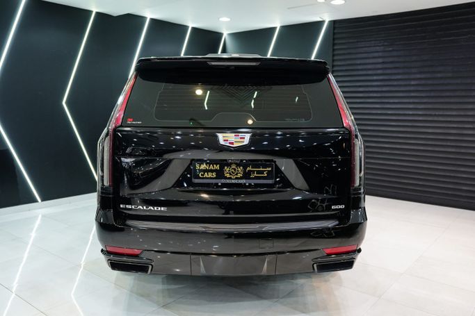Подержанный Cadillac Escalade V, 6.2 л, 2021 в Дубае от Sanam Cars Черный цвет. GCC | AUTO.AE