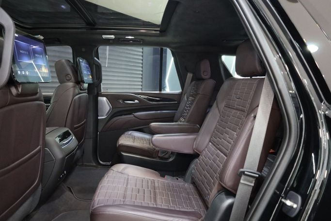 Used Cadillac Escalade V, 6.2 l, 2023 in Dubai by Sanam Cars, Black color. GCC Specs | AUTO.AE