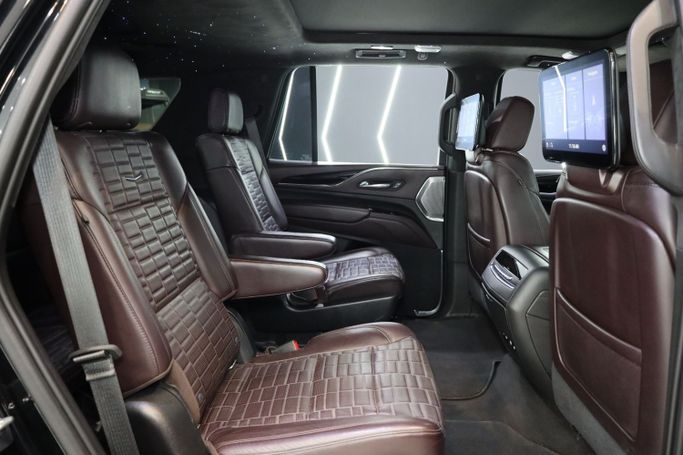 Used Cadillac Escalade V, 6.2 l, 2021 in Dubai by Sanam Cars, Black color. GCC Specs | AUTO.AE