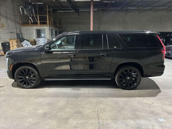 Новый Cadillac Escalade ESV V Рестайлинг, 6.2 л, 2025 в Дубае от Allied Motors Черный цвет. Other | AUTO.AE