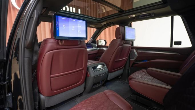 Новый Cadillac Escalade ESV V Рестайлинг, 6.2 л, 2025 в Дубае от Automobili Motors Черный цвет. GCC | AUTO.AE