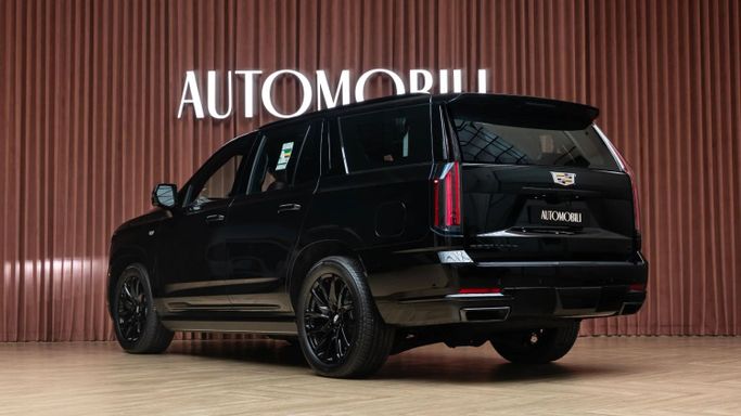 Новый Cadillac Escalade ESV V Рестайлинг, 6.2 л, 2025 в Дубае от Automobili Motors Черный цвет. GCC | AUTO.AE