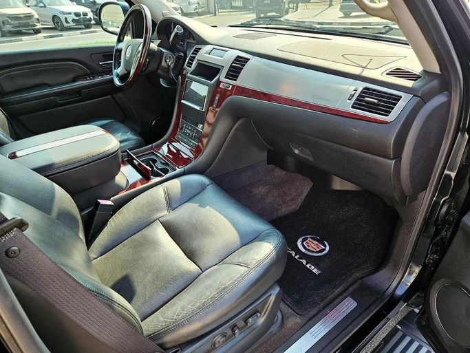 Подержанный Cadillac Escalade ESV III, 6.2 л, 2008 в Дубае от Irfan Motors Черный цвет. Японская | AUTO.AE