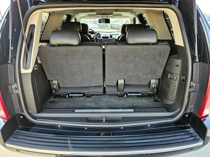 Подержанный Cadillac Escalade ESV III, 6.2 л, 2008 в Дубае от Irfan Motors Черный цвет. Японская | AUTO.AE