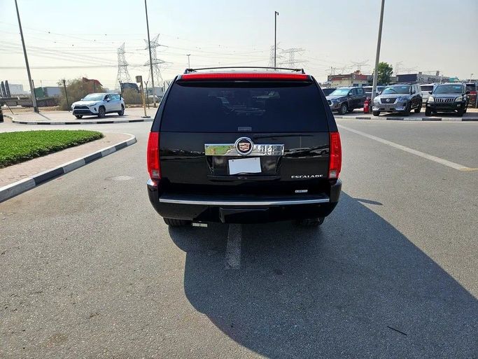 Подержанный Cadillac Escalade ESV III, 6.2 л, 2008 в Дубае от Irfan Motors Черный цвет. Японская | AUTO.AE