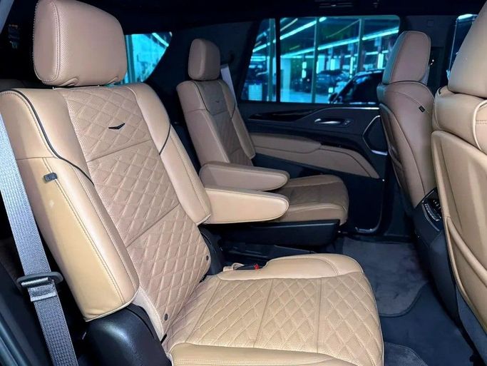 Used Cadillac Escalade 600 V Facelift, 6.2 l, 2024 in Dubai by GE Motors, Black color. Canadian Specs | AUTO.AE