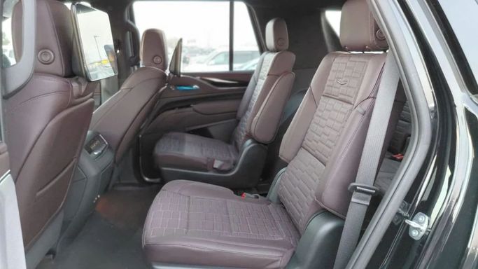 Новый Cadillac Escalade ESV V Рестайлинг, 6.2 л, 2024 в Дубае от World Center Motors FZE Черный цвет. GCC | AUTO.AE