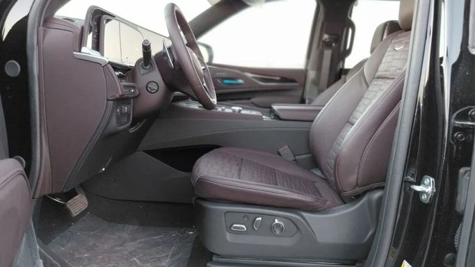 Новый Cadillac Escalade ESV V Рестайлинг, 6.2 л, 2024 в Дубае от World Center Motors FZE Черный цвет. GCC | AUTO.AE