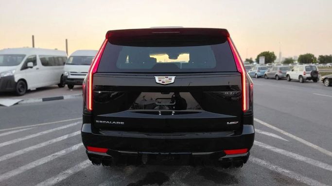 Новый Cadillac Escalade ESV V Рестайлинг, 6.2 л, 2024 в Дубае от World Center Motors FZE Черный цвет. GCC | AUTO.AE