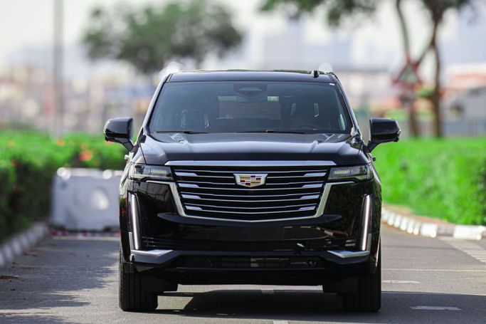 Новый Cadillac Escalade V, 6.2 л, 2023 в Дубае от Atlantic Motors FZCO Черный цвет.  | AUTO.AE