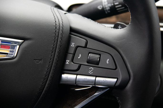 Новый Cadillac Escalade V, 6.2 л, 2023 в Дубае от Atlantic Motors FZCO Черный цвет.  | AUTO.AE