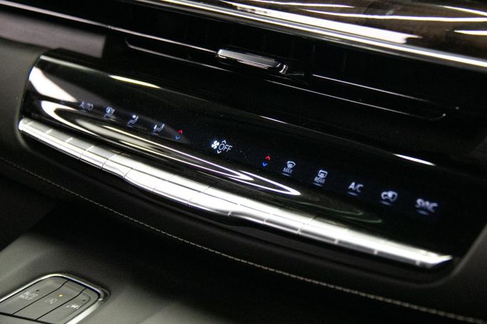 Новый Cadillac Escalade V, 6.2 л, 2023 в Дубае от Atlantic Motors FZCO Черный цвет.  | AUTO.AE