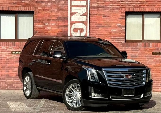 Подержанный Cadillac Escalade IV, 6.2 л, 2018 в Дубае от Morya Jeswani Cars Черный цвет. GCC | AUTO.AE