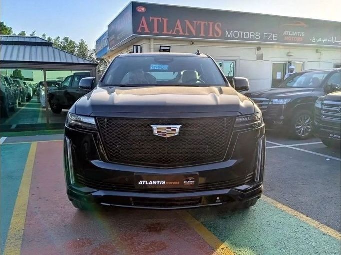 Новый Cadillac Escalade V, 6.2 л, 2022 в Дубае от Atlantis Motors FZE Черный цвет. GCC | AUTO.AE