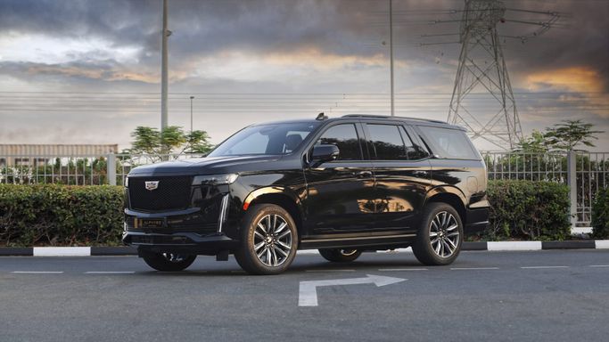مستعملة Cadillac Escalade V, 6.2 l, 2023 في في دبي من AL FAYEZ MOTORS، اللون أسود. أخرى | AUTO.AE | إعلان #244052