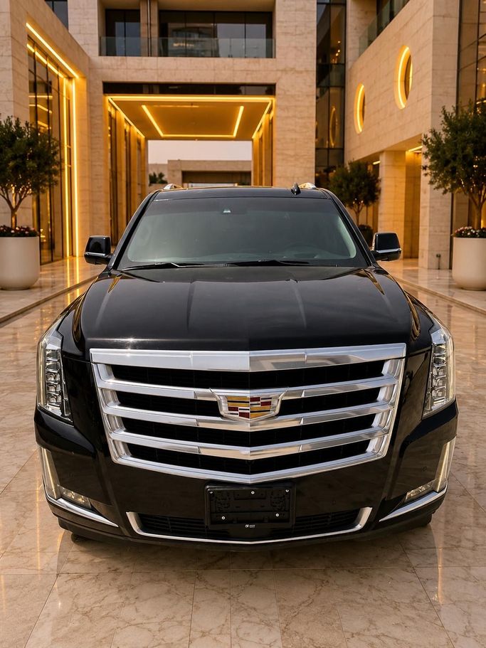 مستعملة Cadillac Escalade رابعاً, 6.2 l, 2017 في في دبي، اللون أسود. مواصفات الخليج | AUTO.AE | إعلان #256139