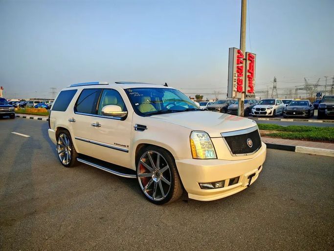 Подержанный Cadillac Escalade ESV III (GMT900), 6.2 л, 2007 в Дубае от Irfan Motors Светло-коричневый цвет. Японская | AUTO.AE | Объявление #256514