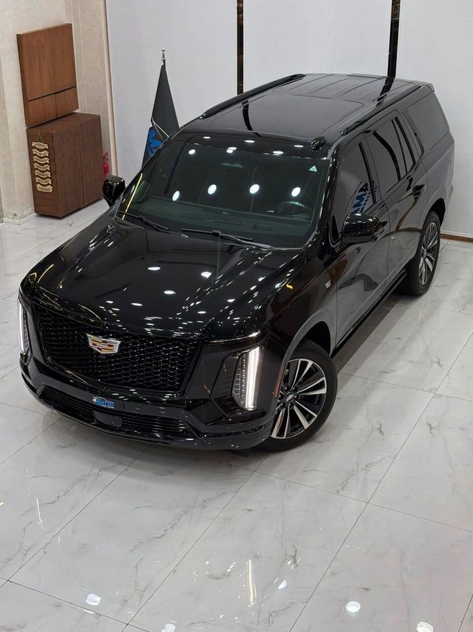 Подержанный Cadillac Escalade 600 V (T1XX) Рестайлинг, 6.2 л, 2025 в Дубае от 4 Matic Motors Черный цвет. GCC | AUTO.AE | Объявление #257085