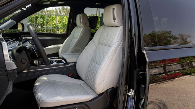 Новый Cadillac Escalade-V I Рестайлинг, 6.2 л, 2025 в Дубае от Milele Черный цвет. Other | AUTO.AE