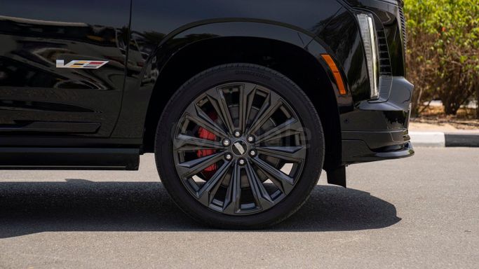 Новый Cadillac Escalade-V I Рестайлинг, 6.2 л, 2025 в Дубае от Milele Черный цвет. Other | AUTO.AE