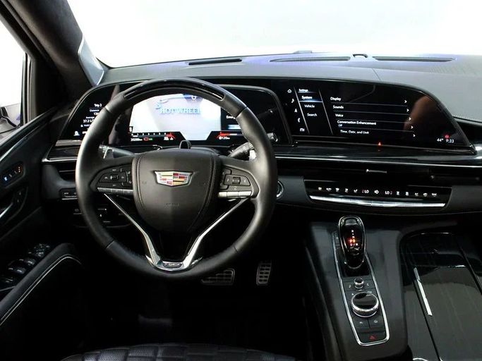 Подержанный Cadillac Escalade-V I, 6.2 л, 2023 в Дубае от Hot Wheel Used Motors Белый цвет. Other | AUTO.AE