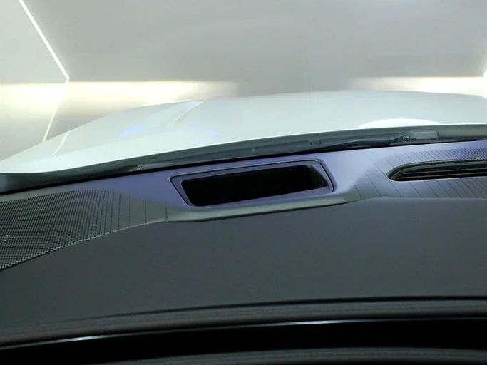 Подержанный Cadillac Escalade-V I, 6.2 л, 2023 в Дубае от Hot Wheel Used Motors Белый цвет. Other | AUTO.AE