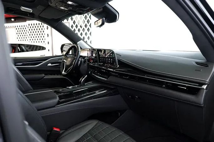 مستعملة Cadillac Escalade-V I, 6.2 l, 2023 في في دبي من Exotic Cars، اللون أسود. مواصفات الخليج | AUTO.AE