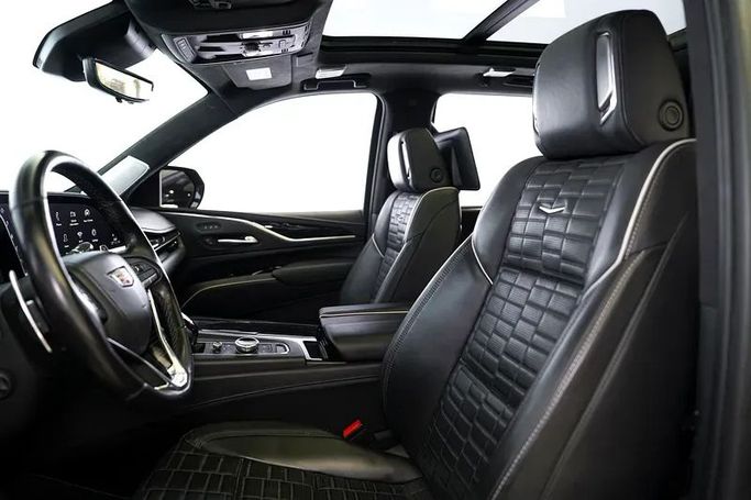 مستعملة Cadillac Escalade-V I, 6.2 l, 2023 في في دبي من Exotic Cars، اللون أسود. مواصفات الخليج | AUTO.AE