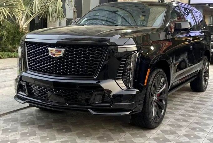 جديدة Cadillac Escalade-V أنا شد الوجه, 6.2 l, 2025 في في دبي من Alpha Motors، اللون أسود. مواصفات الخليج | AUTO.AE