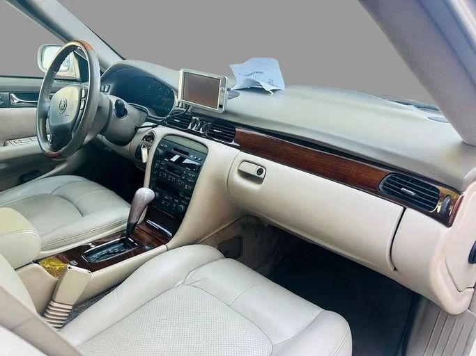 Подержанный Cadillac Seville V, 4.6 л, 2001 в Дубае от Mirza Automobile FZE Белый цвет. Японская | AUTO.AE