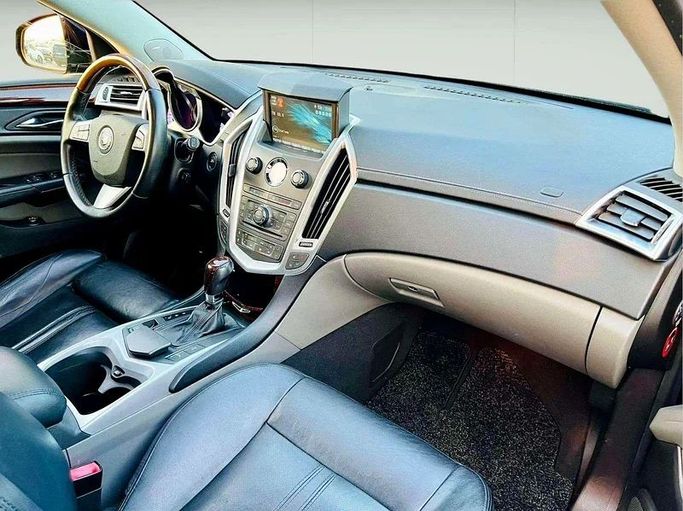 Подержанный Cadillac SRX II, 3.6 л, 2011 в Дубае от Mirza Automobile FZE Черный цвет. Японская | AUTO.AE