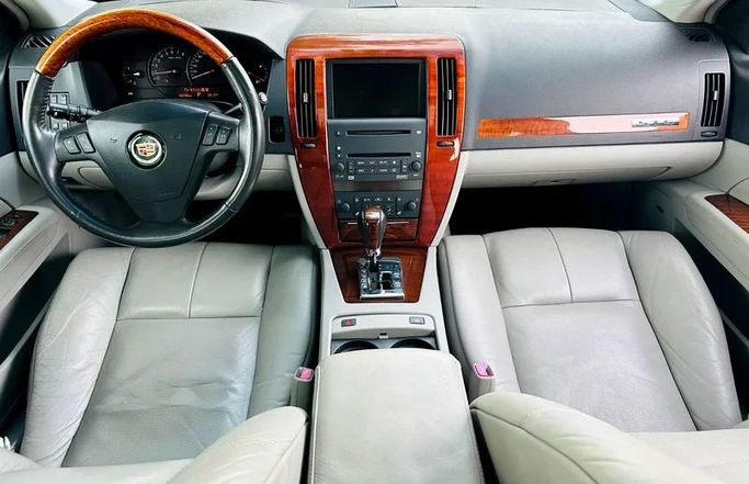 Подержанный Cadillac STS I, 3.6 л, 2006 в Дубае от Mirza Automobile FZE Черный цвет. Японская | AUTO.AE