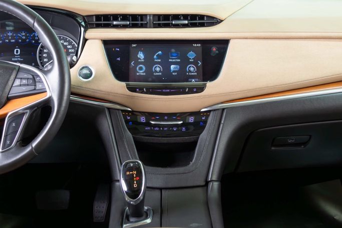 Подержанный Cadillac XT5 I, 3.6 л, 2017 в Дубае от The Car Superstore Черный цвет. GCC | AUTO.AE