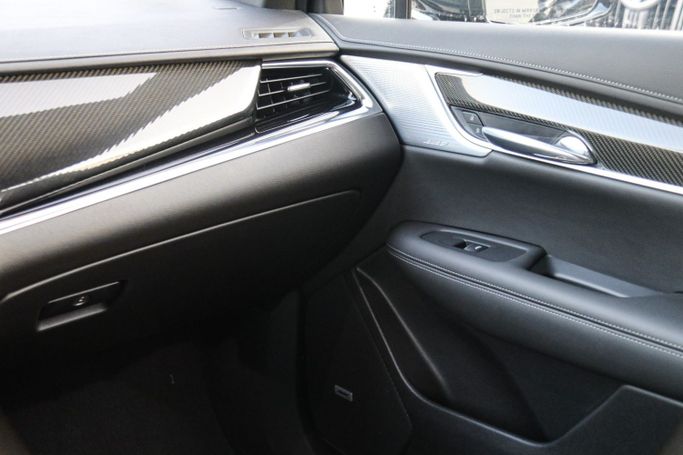 Новый Cadillac XT6 I, 3.6 л, 2023 в Дубае от Atlantic Motors FZCO Черный цвет.  | AUTO.AE