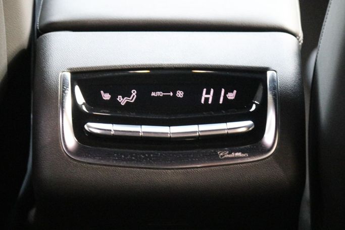 Новый Cadillac XT6 I, 3.6 л, 2023 в Дубае от Atlantic Motors FZCO Черный цвет.  | AUTO.AE