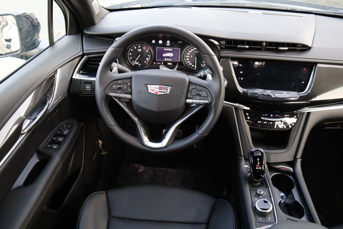 Новый Cadillac XT6 I, 3.6 л, 2023 в Дубае от Atlantic Motors FZCO Черный цвет.  | AUTO.AE