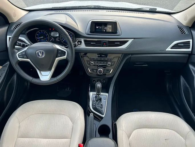 Подержанный Changan Alsvin V7 I, 1.6 л, 2018 в Дубае от First Choice Motors Белый цвет. GCC | AUTO.AE